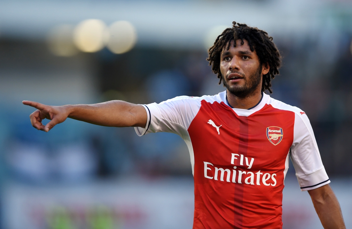 Mohamed Elneny cập bến sân Emirates
