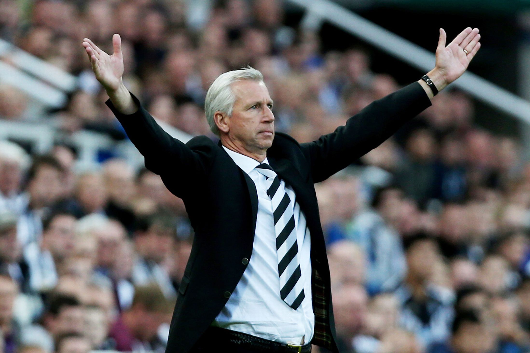 huan-luyen-vien-alan-pardew-bi-thoi-nghi-viec. 1
