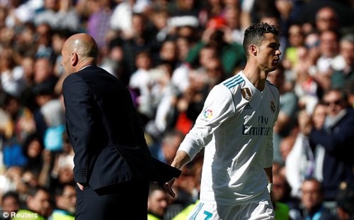 ronaldo-lap-sieu-pham-nhung-van-phai-chia-diem-cho-atletico. 2