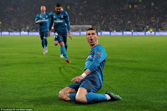 ronaldo-toa-sang-ap-luc-lai-de-nang-len-vai-messi. 1