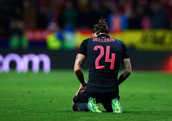 Tội đồ Bellerin bị Fan rao bán 0 đồng