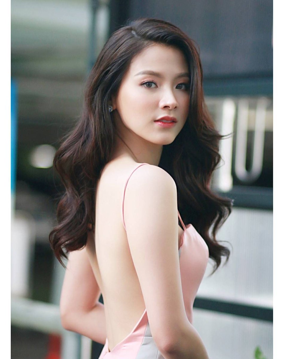 Ghen tỵ nhan sắc xinh đẹp sắc sảo của Pimchanok Leuwisedpaiboon