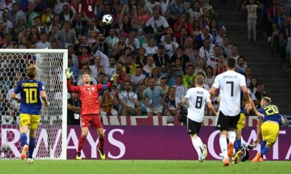 Kroos ám chỉ gay gắt sau khi lập siêu phẩm quyết định