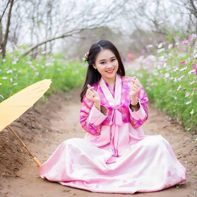 Ngẩn ngơ vẻ đẹp trong veo của cô nữ sinh Ngọc Anh