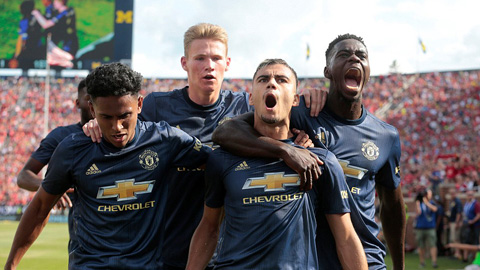 Dù thất bại thảm hại, Mourinho vẫn lớn tiếng chế giễu The Kop