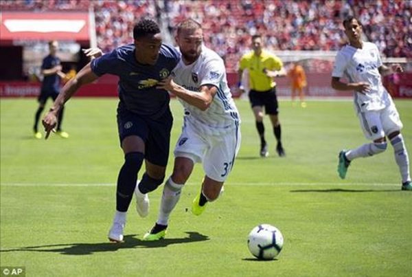 martial-gay-that-vong-mourinho-ra-chieu-2