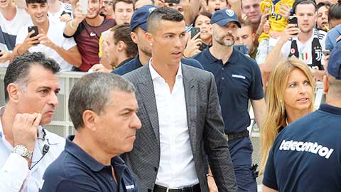 Sau 21 năm, cái tên Ronaldo vẫn tạo hiệu ứng mạnh