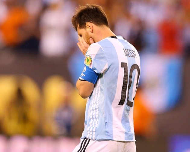 HLV Argentina chia sẻ tin sốc về tương lai của Messi