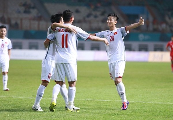 U23 Việt Nam thắng dễ, Bùi Tiến Dũng đáng lo