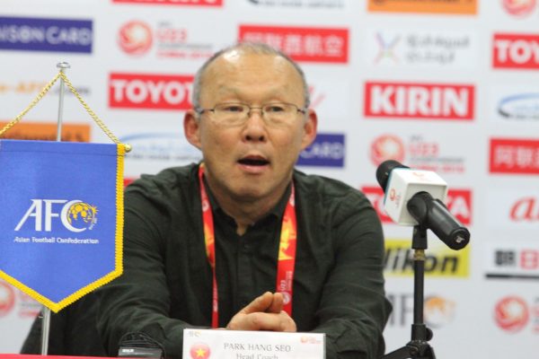Lí do hậu vệ Trần Văn Kiên không có tên trong danh sách dự AFF 2018