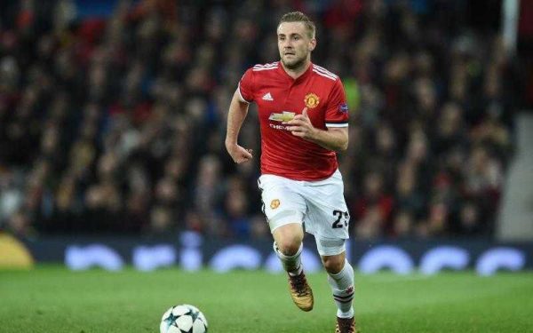 mu-gia-han-hop-dong-5-nam-voi-luke-shaw-1