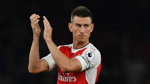 Đội trưởng Arsenal vui mừng sau khi ghi bàn trở lại