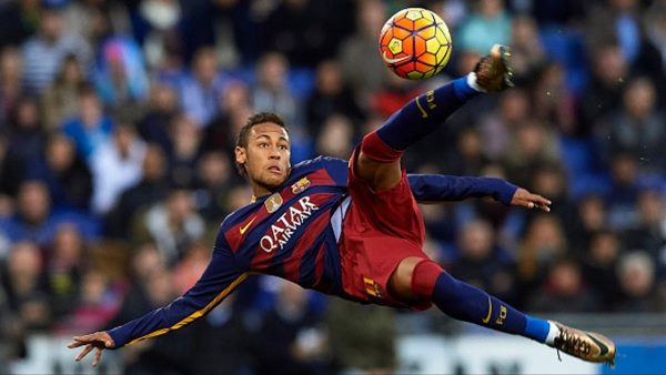 Neymar được bảo vệ khi bị nói thích diễn trên sân
