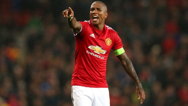 Ashley Young chính thức gia hạn hợp đồng với MU