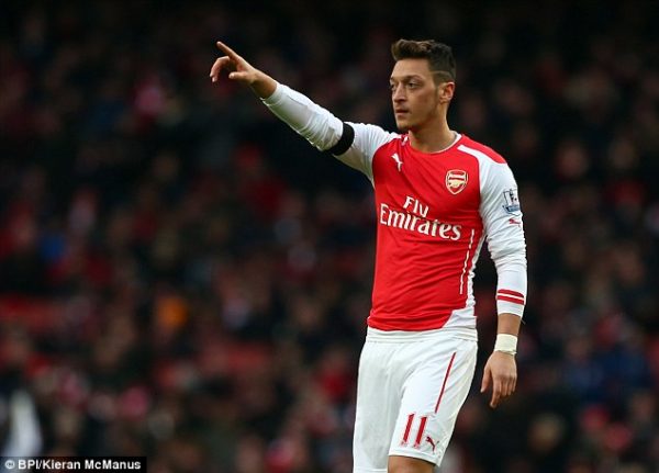 Mesut Ozil tích cực tìm bến đỗ mới