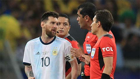 Messi gây gắt chỉ trích trọng tài xử ép Argentina