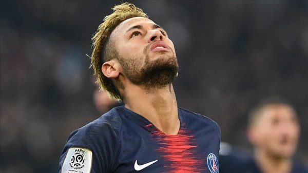 Neymar đang kéo sự nghiệp đi xuống vì tính trẻ con?