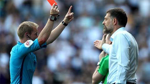 Slaven Bilic trở thành HLV đầu tiên nhận thẻ đỏ theo quy định mới