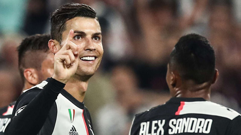 Ronaldo một lần nữa thiết lập hàng loạt kỷ lục mới tại Champions League
