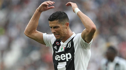 Đang cay cú, Ronaldo tiếp tục bị bóc mẽ điểm yếu